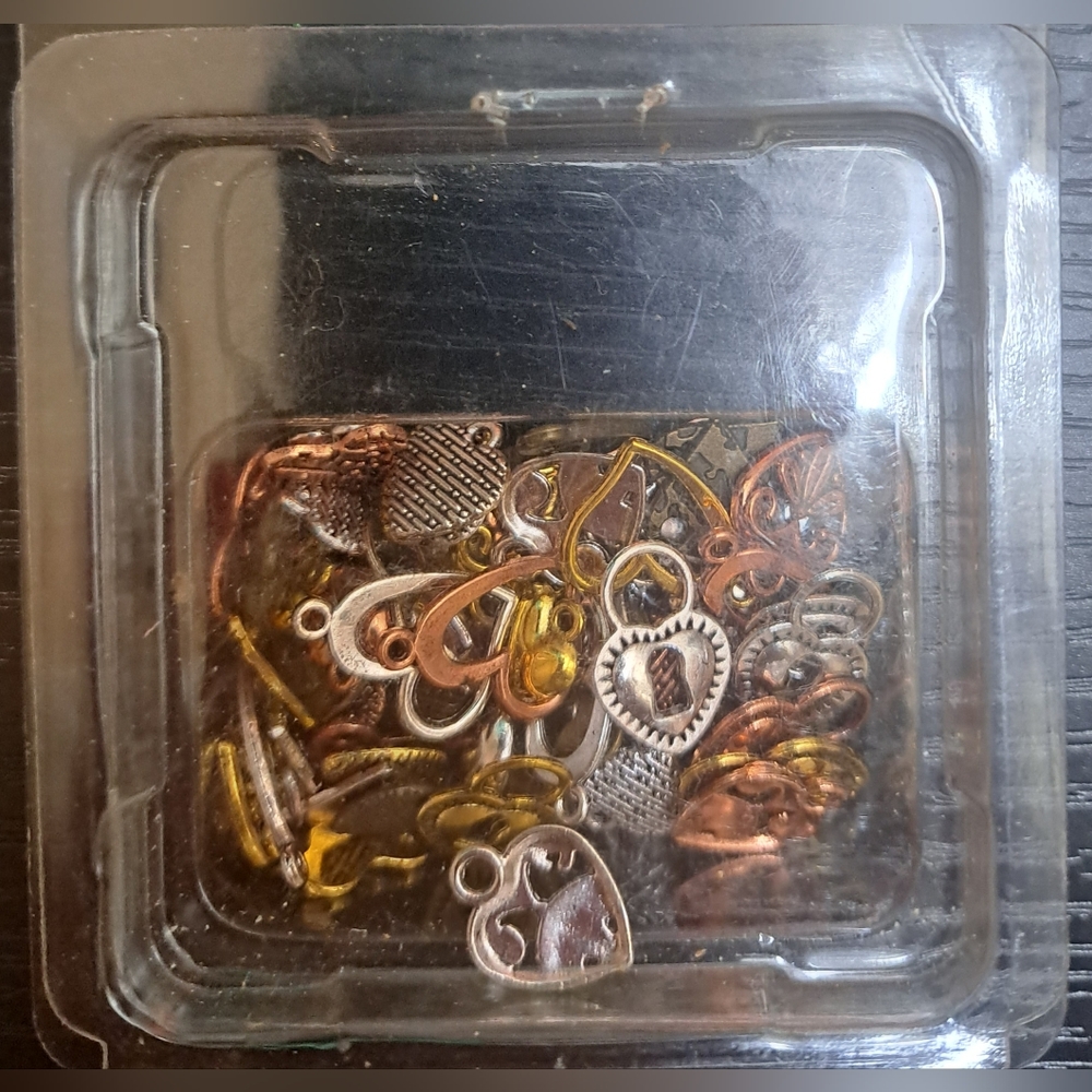 💥💥💥5/$25 Metal Heart Charms for arts and crafts, DIY, scrapbooking, etc